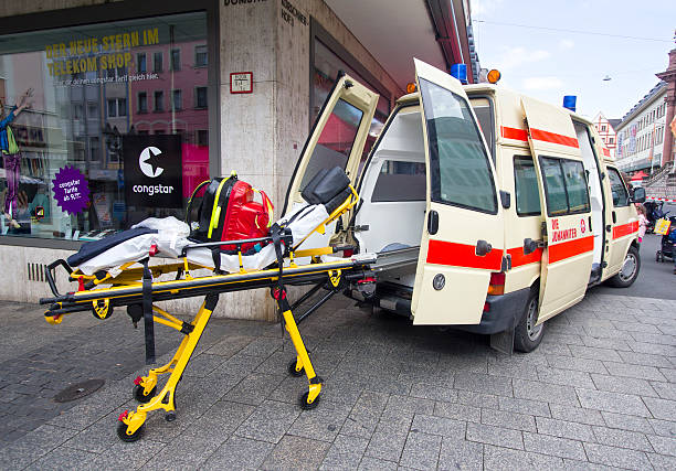 The Pros and Cons of Stretcher Transportation